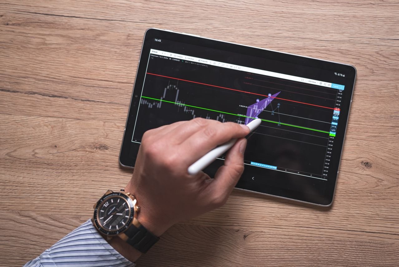 Dari Spreadsheet ke Sistem: Kapan Bisnis Perlu Beralih?